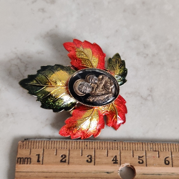 Vintage Leaf Lapel Pin w/St.Joseph medal - Picture 3 of 9